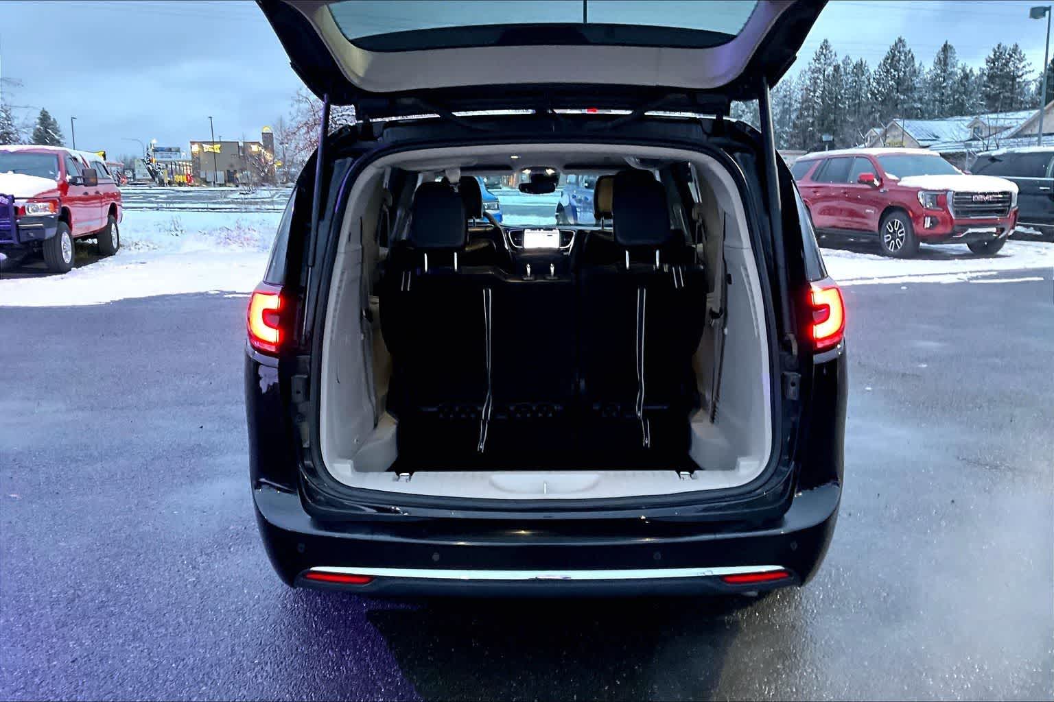 Thumbnail: 2024 Chrysler Pacifica - 19