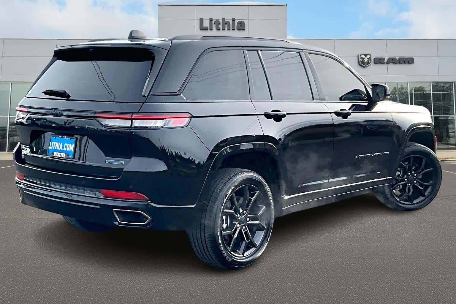 Thumbnail: 2023 Jeep Grand Cherokee - 23