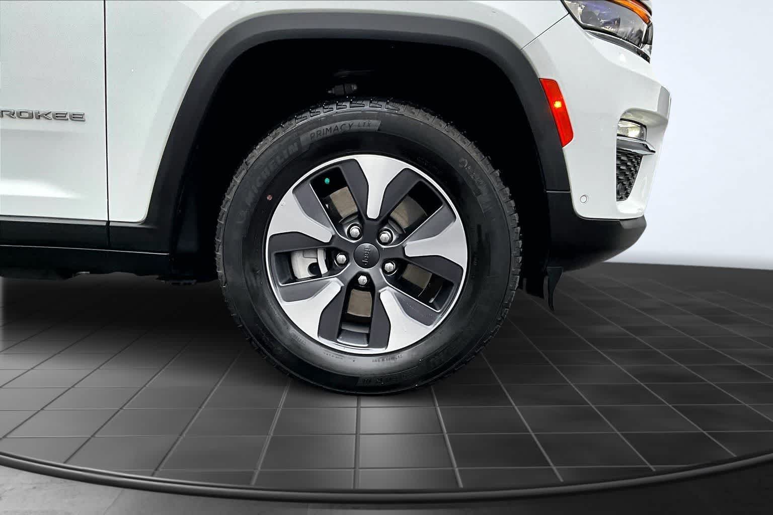 Thumbnail: 2022 Jeep Grand Cherokee - 34