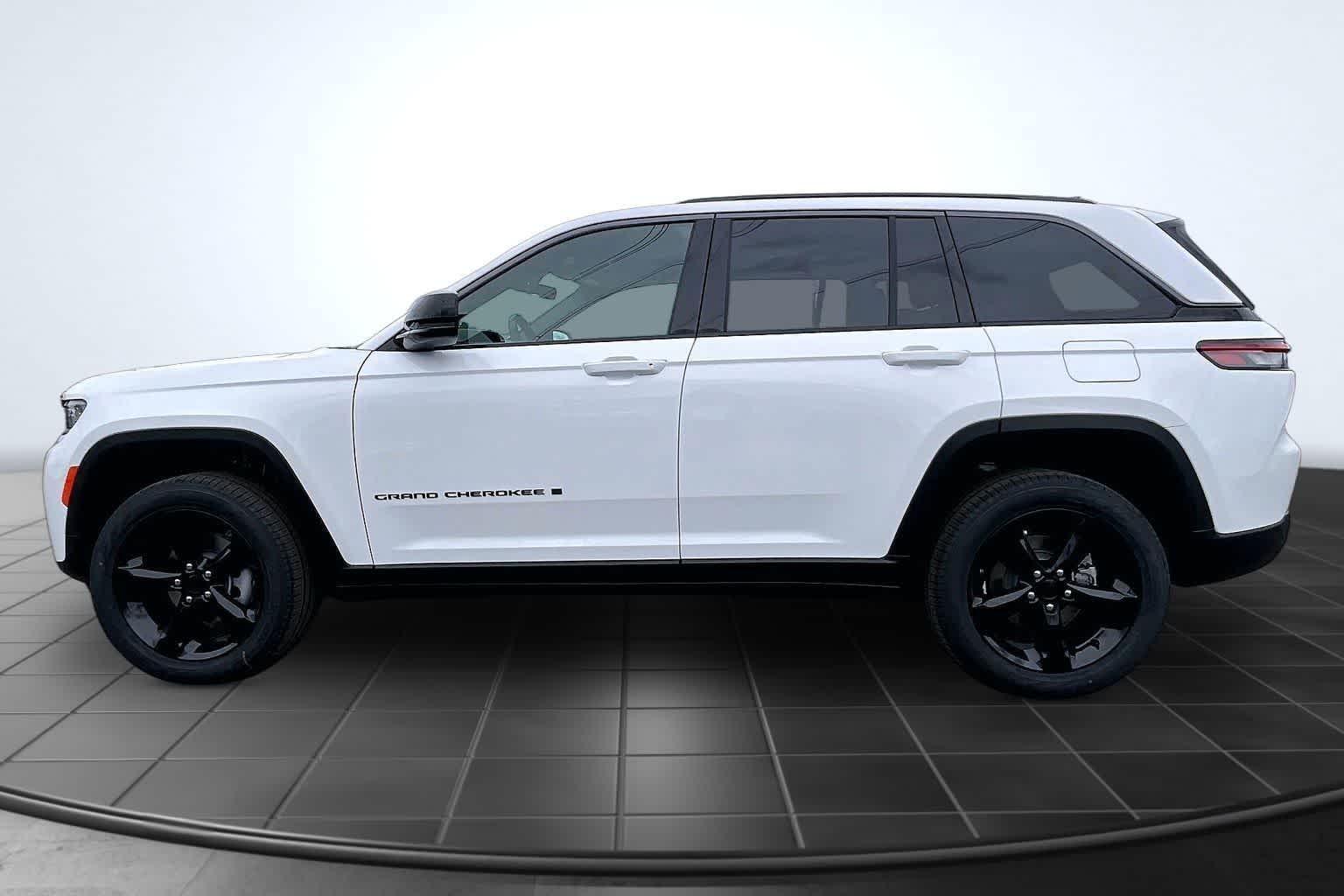 Thumbnail: 2026 Jeep Grand Cherokee - 3