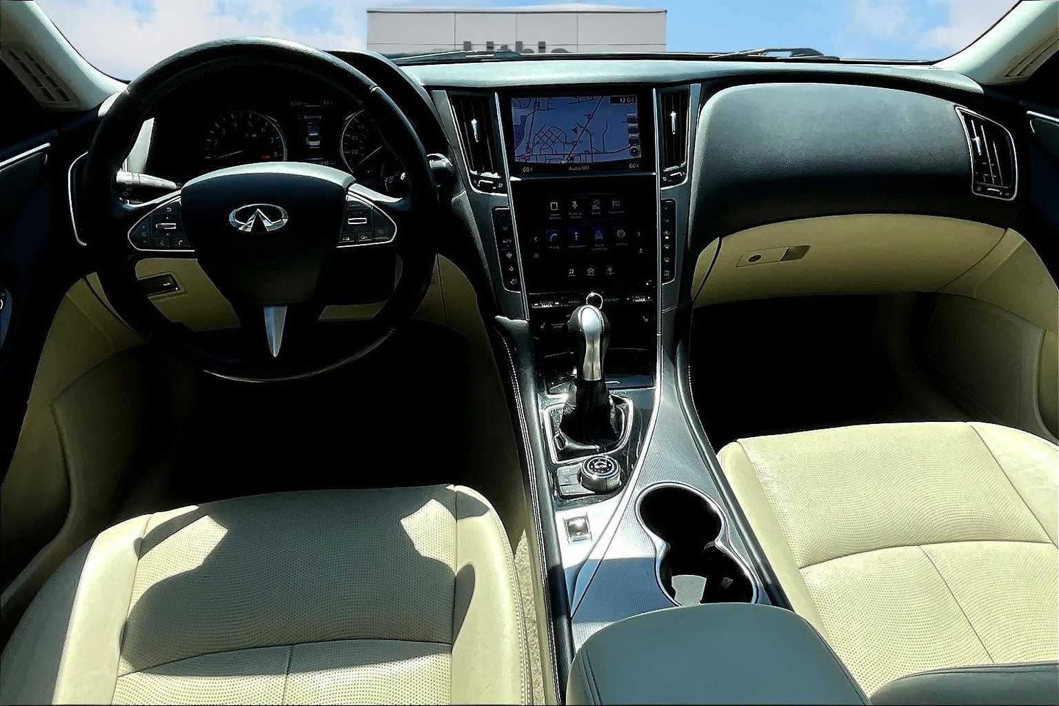 Thumbnail: 2015 INFINITI Q50 - 10