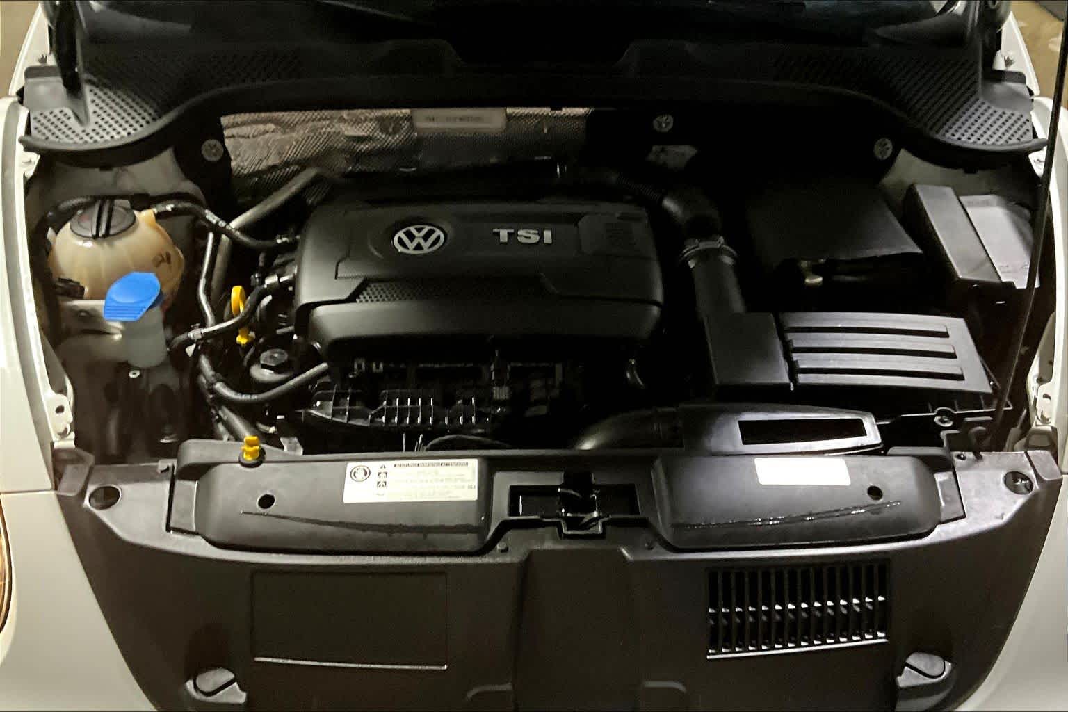 Thumbnail: 2015 Volkswagen Beetle - 9