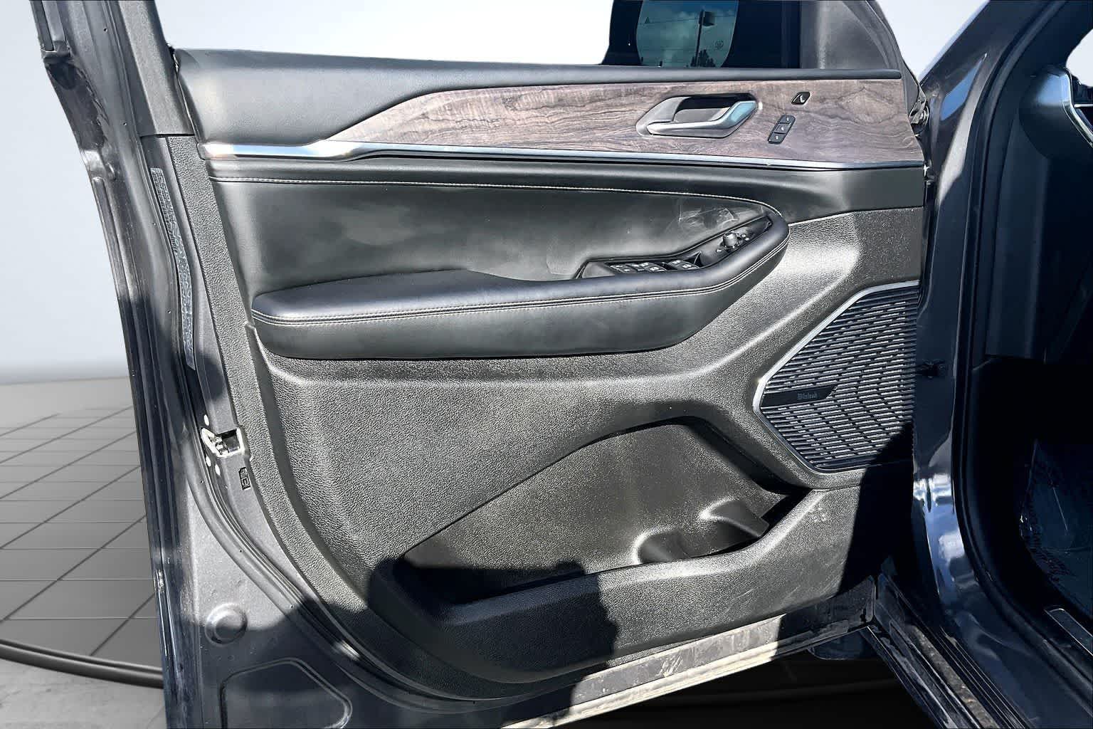 Thumbnail: 2023 Jeep Grand Cherokee - 28