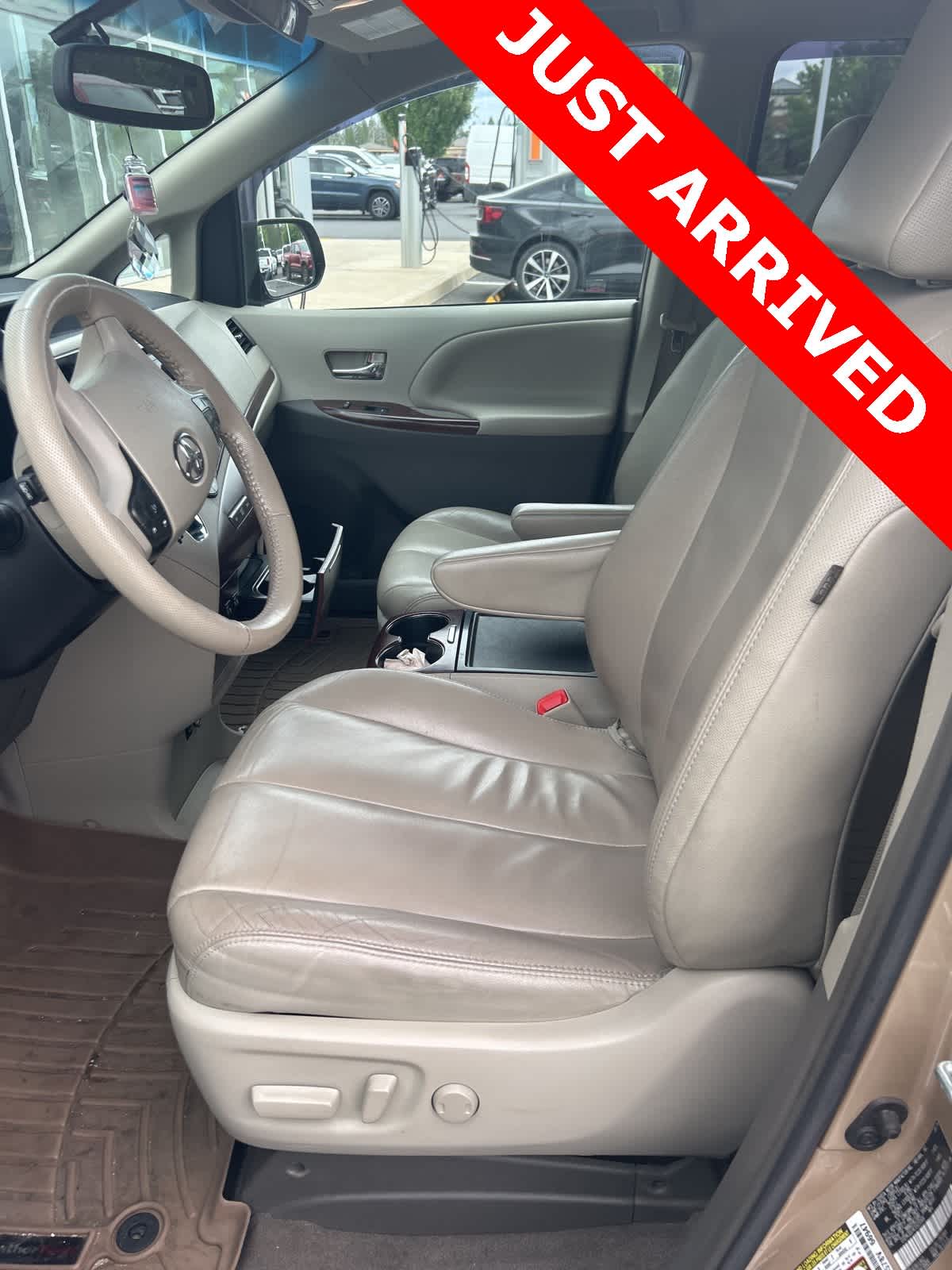 Thumbnail: 2014 Toyota Sienna - 5