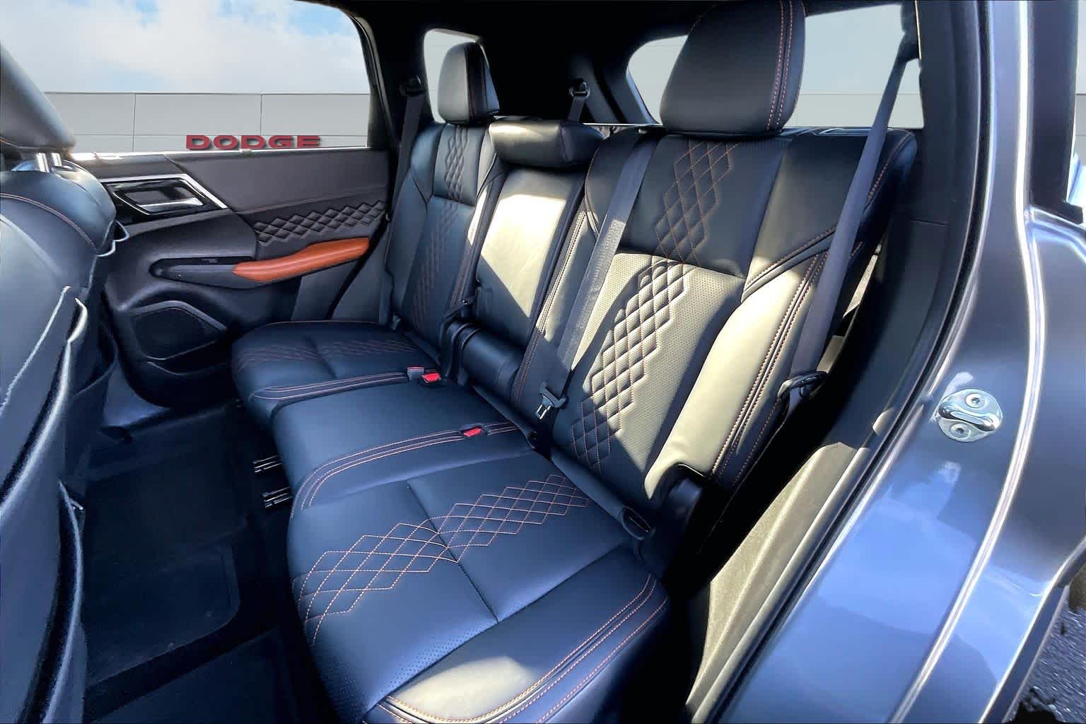 Thumbnail: 2023 Mitsubishi Outlander - 13