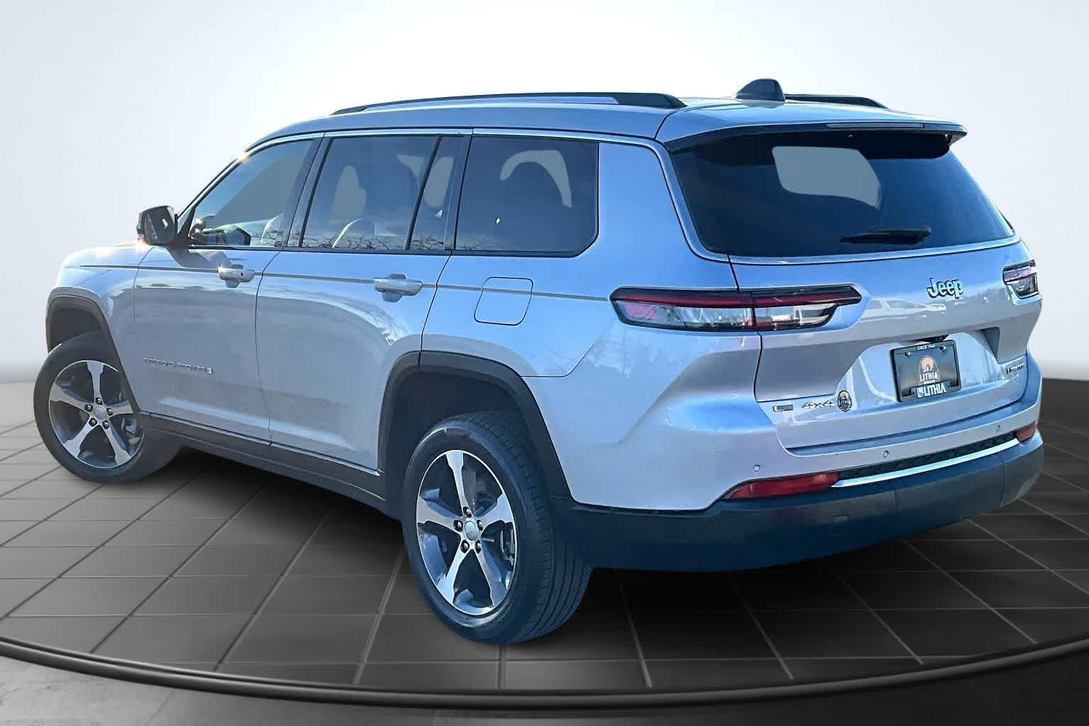 Thumbnail: 2023 Jeep Grand Cherokee L - 4