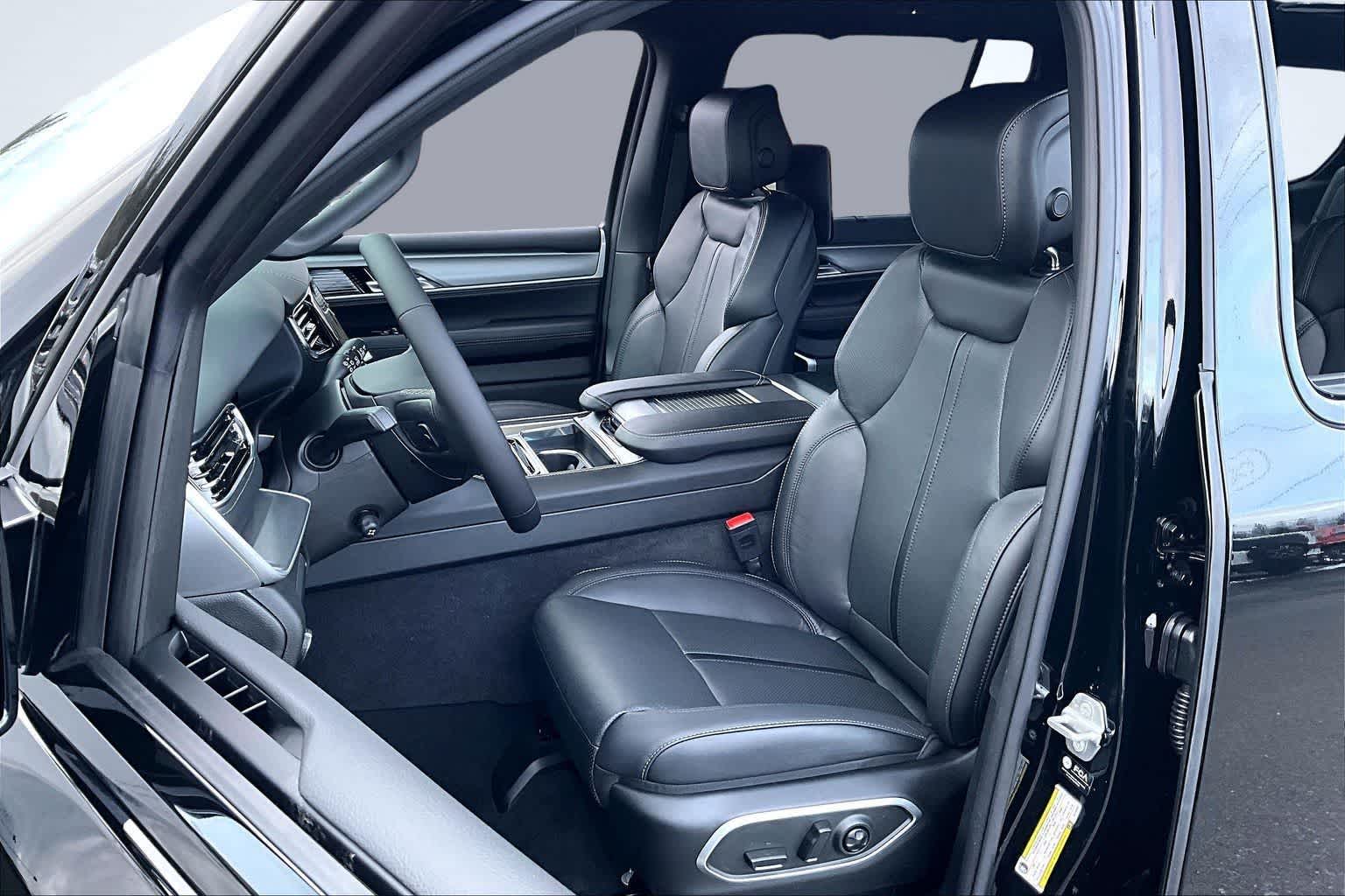 Thumbnail: 2026 Jeep Grand Wagoneer - 11