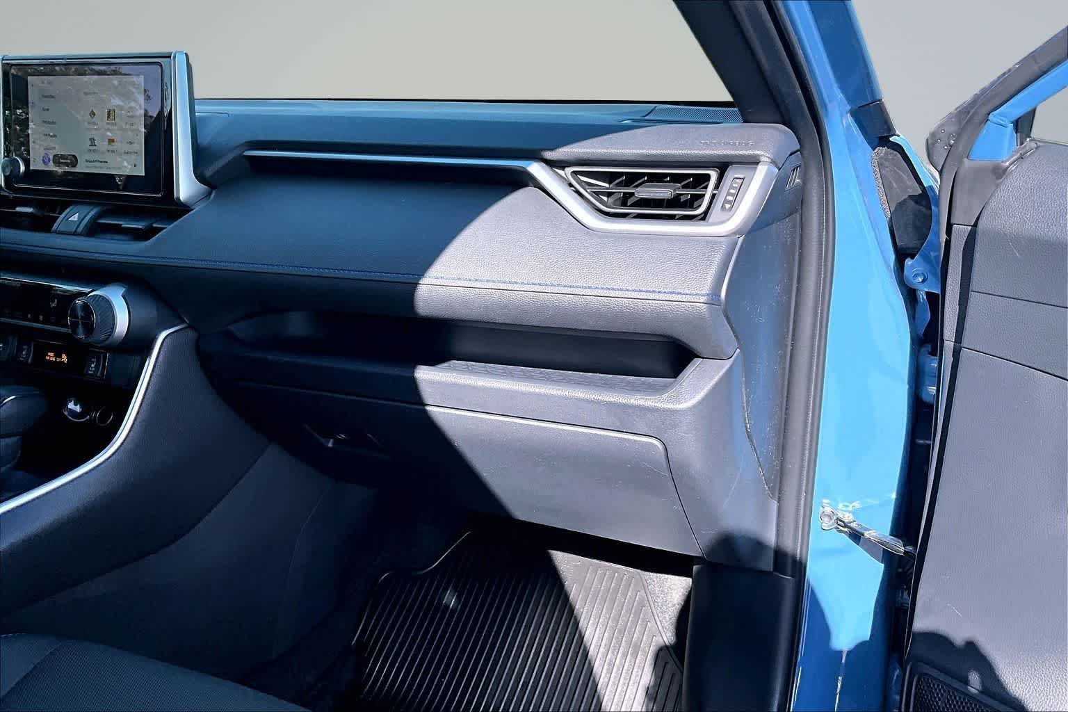 Thumbnail: 2025 Toyota RAV4 - 24