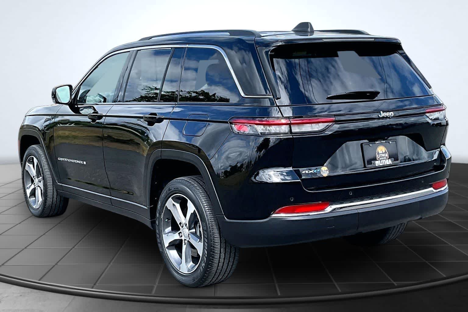 Thumbnail: 2022 Jeep Grand Cherokee - 4