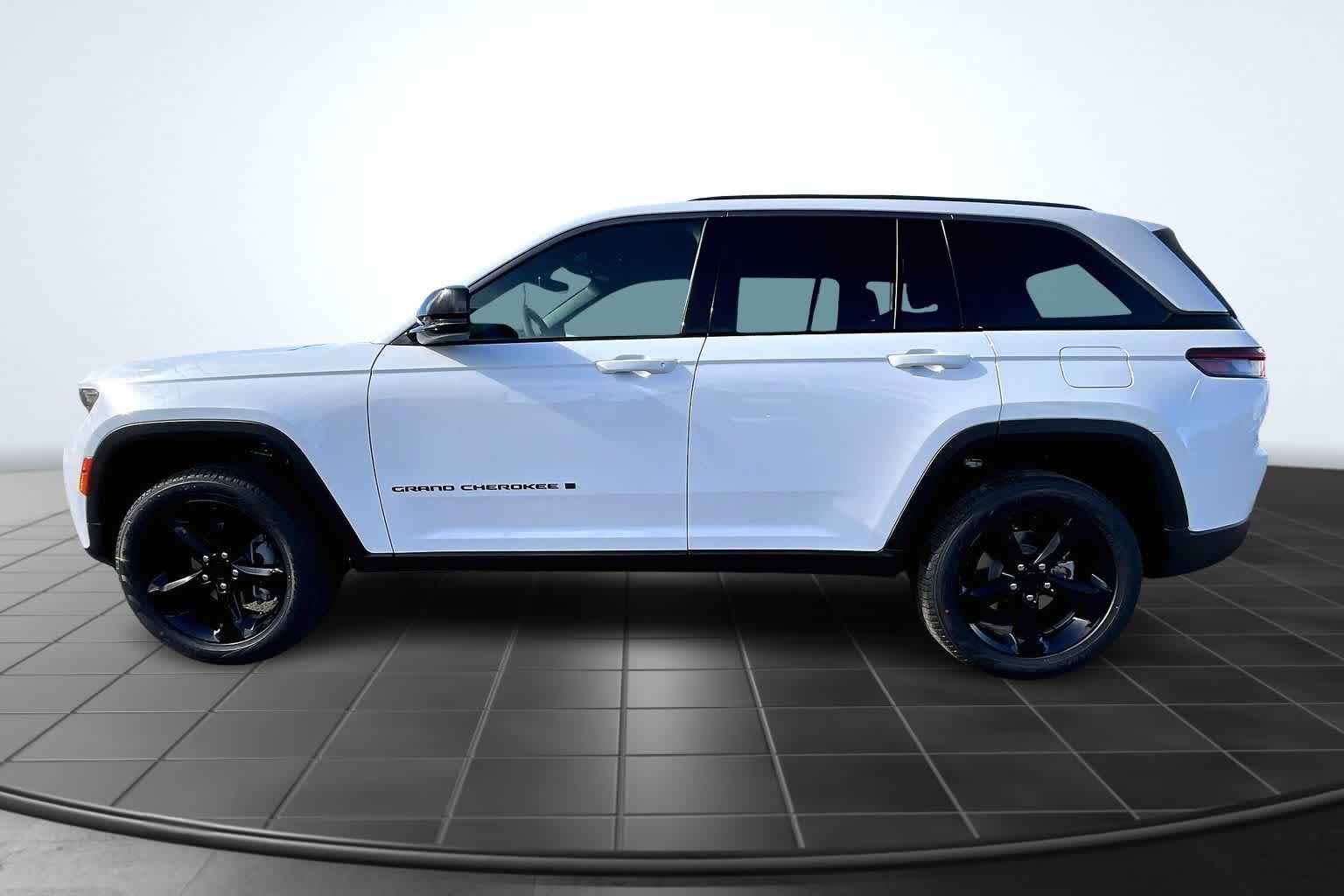 Thumbnail: 2026 Jeep Grand Cherokee - 3
