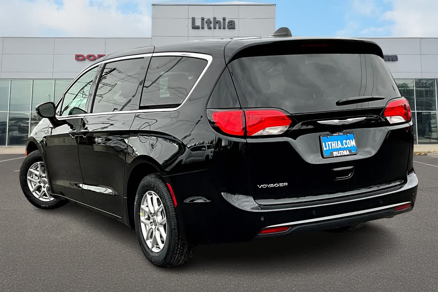 Thumbnail: 2025 Chrysler Voyager - 3