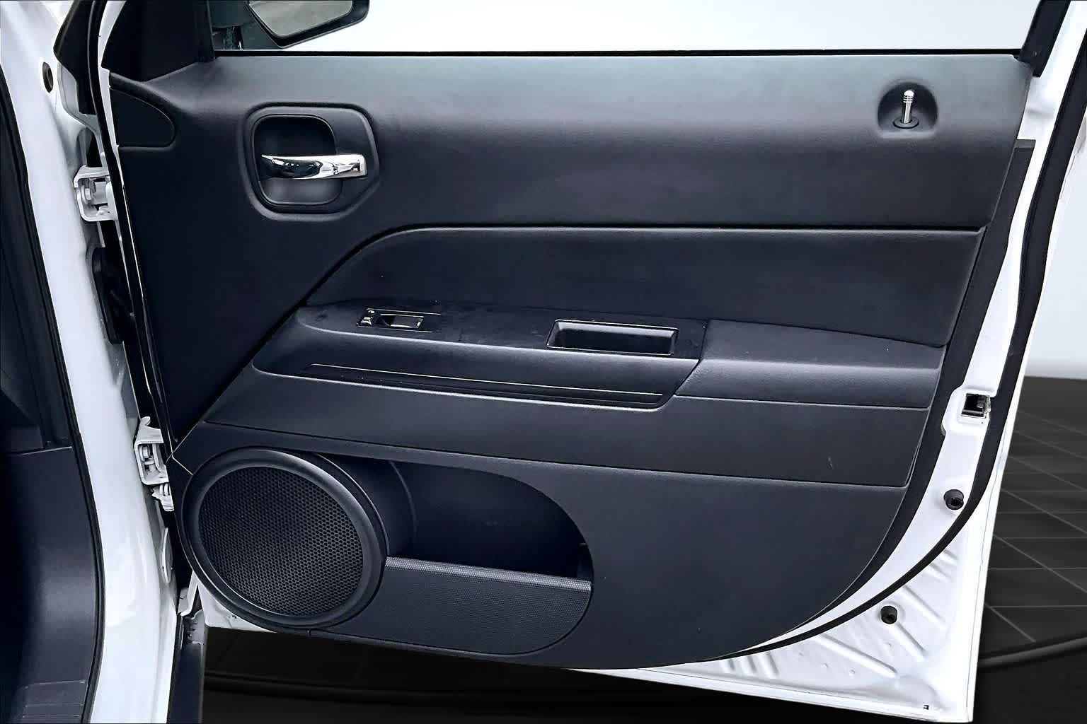 Thumbnail: 2016 Jeep Patriot - 29