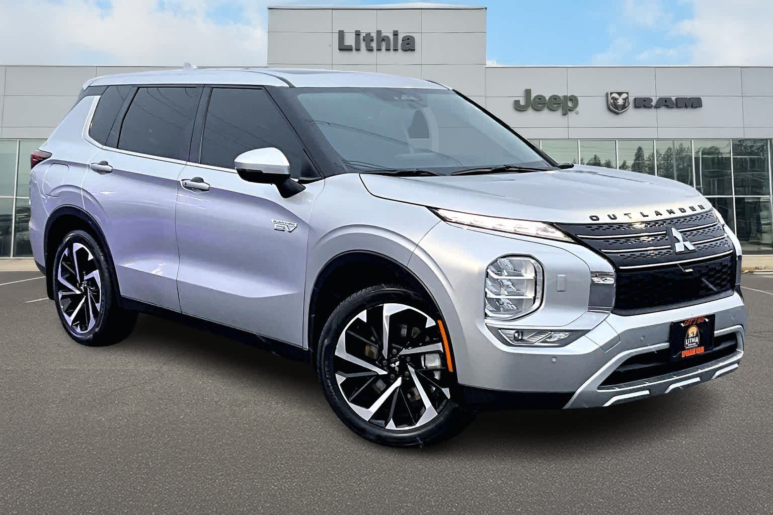 Thumbnail: 2023 Mitsubishi Outlander - 22