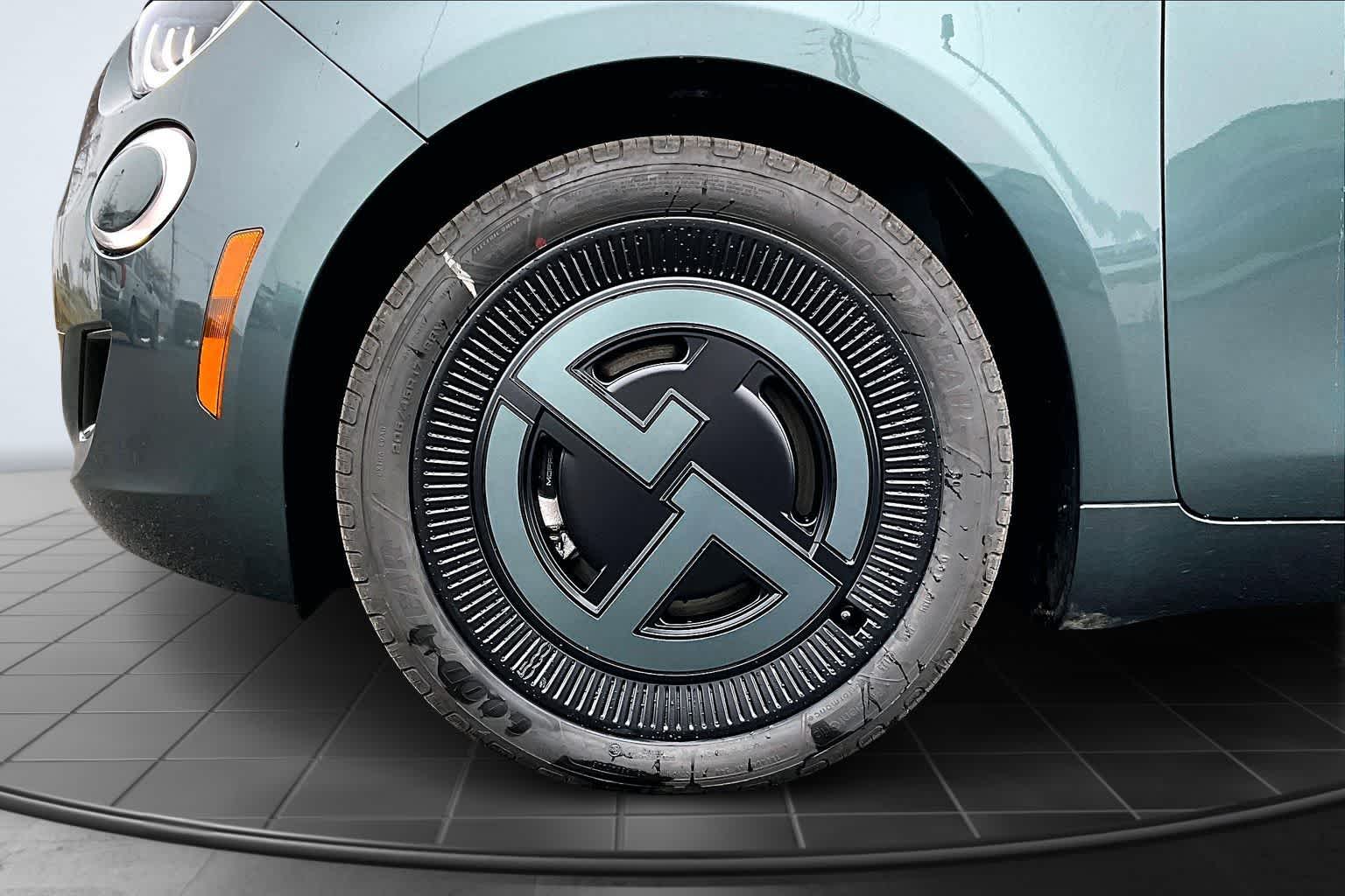 Thumbnail: 2025 Fiat 500e - 8