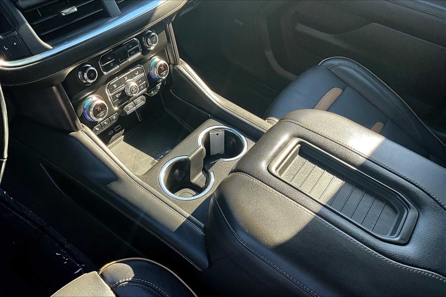 Thumbnail: 2022 GMC Yukon - 17