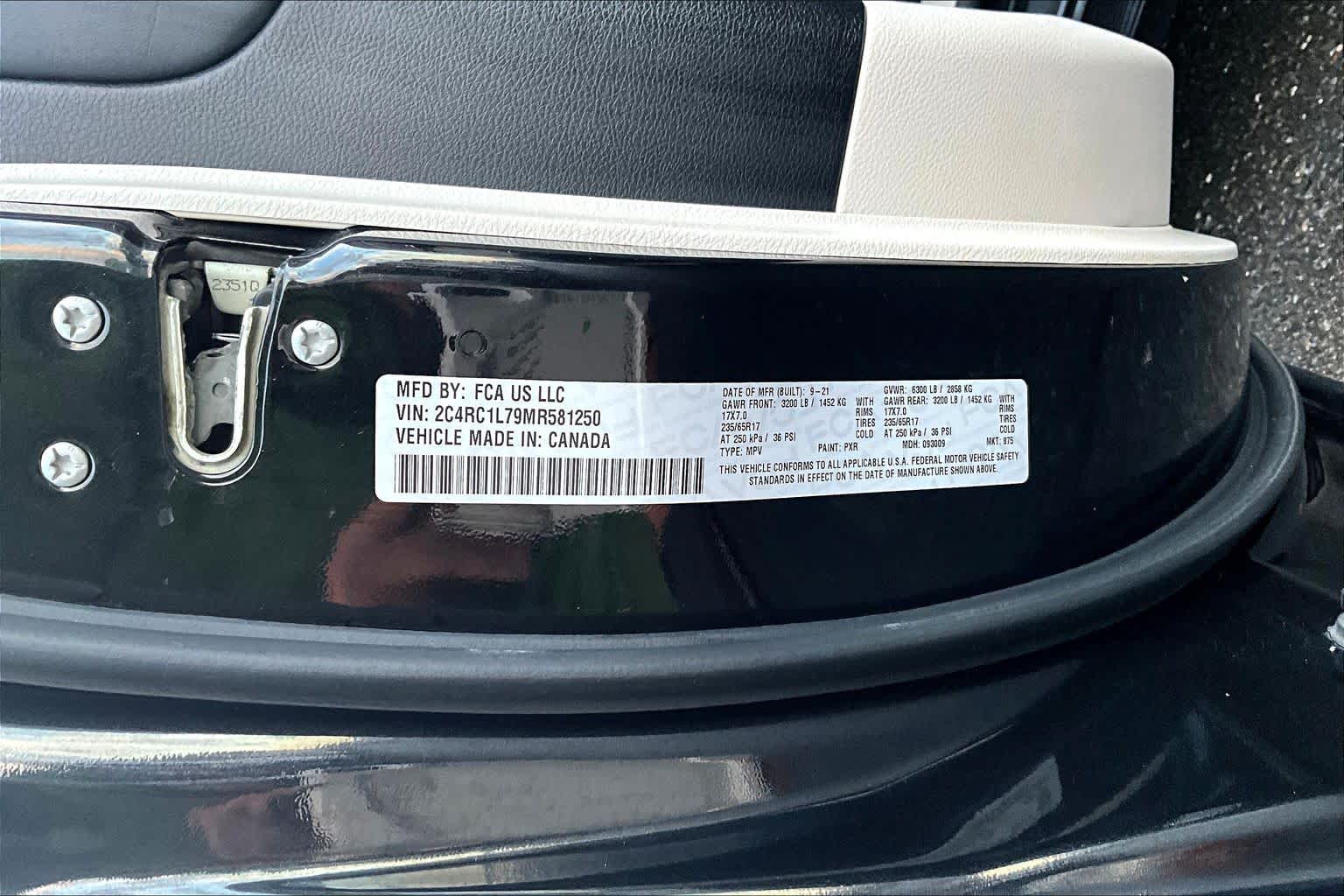 Thumbnail: 2021 Chrysler Pacifica - 21