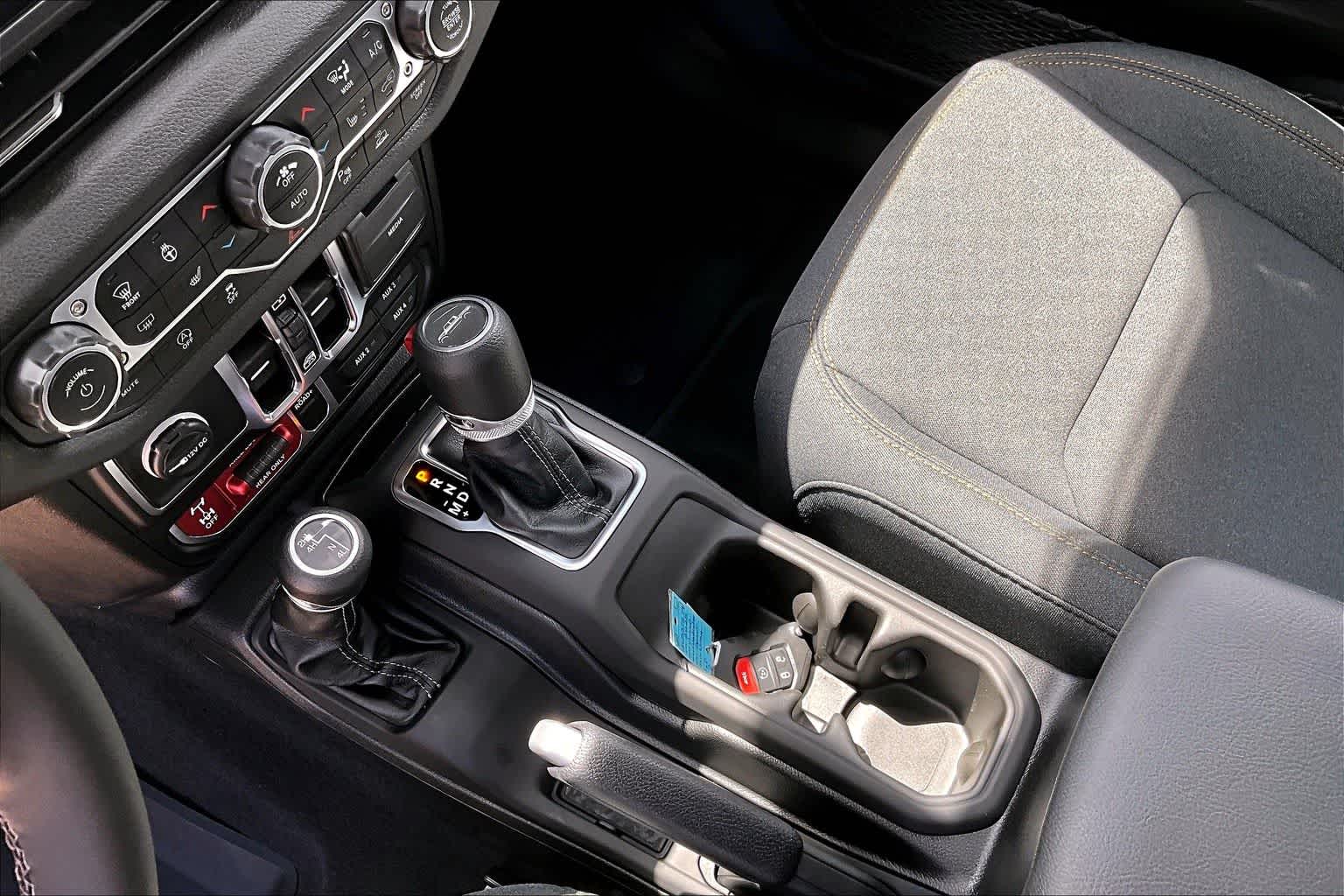 Thumbnail: 2025 Jeep Gladiator - 17