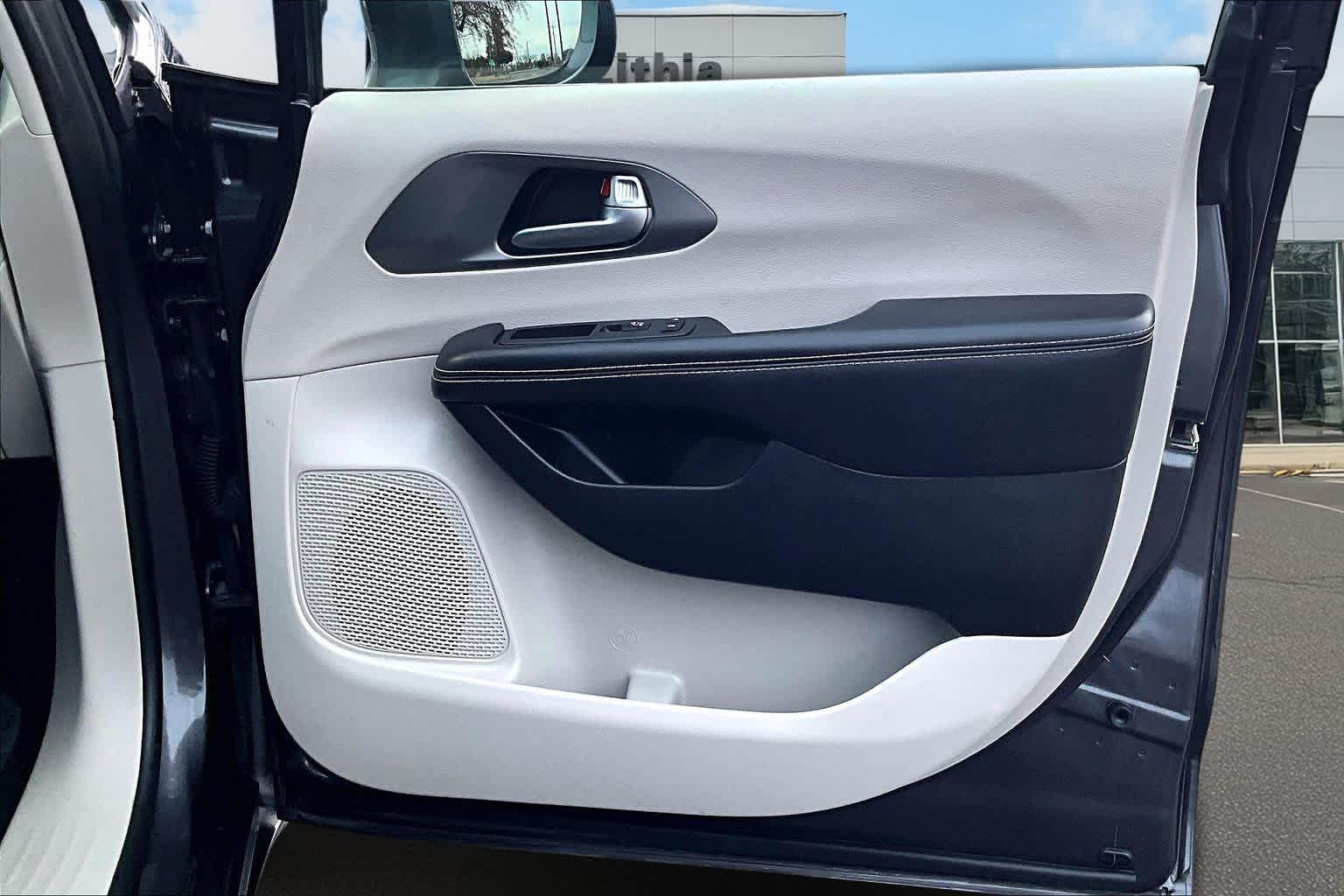 Thumbnail: 2022 Chrysler Pacifica - 29