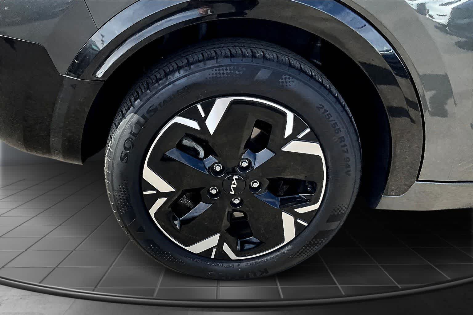 Thumbnail: 2024 Kia Niro - 35