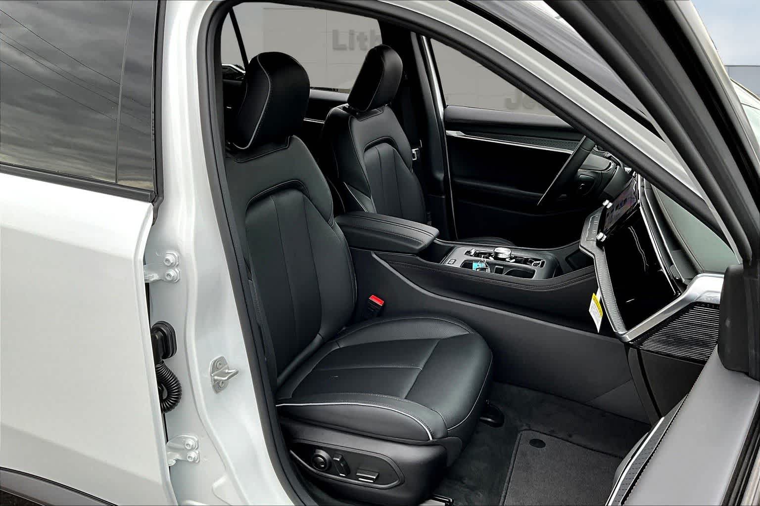 Thumbnail: 2025 Jeep Wagoneer S - 14