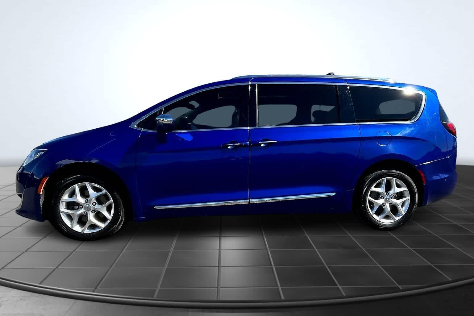 Thumbnail: 2020 Chrysler Pacifica - 3
