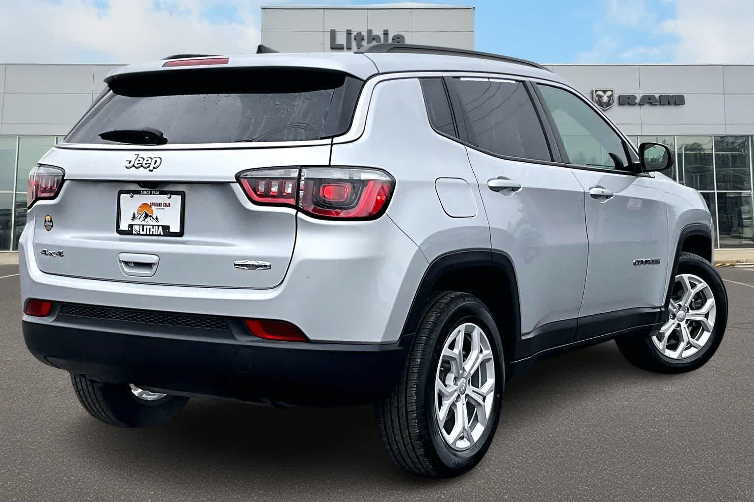 Thumbnail: 2024 Jeep Compass - 23