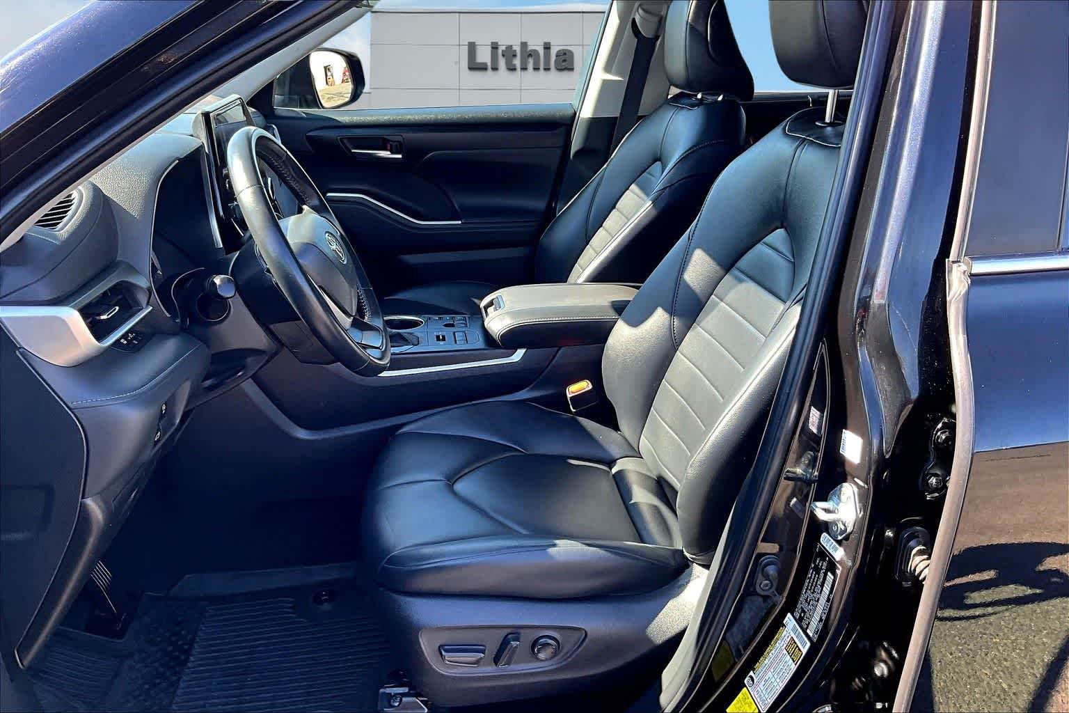 Thumbnail: 2024 Toyota Highlander - 11