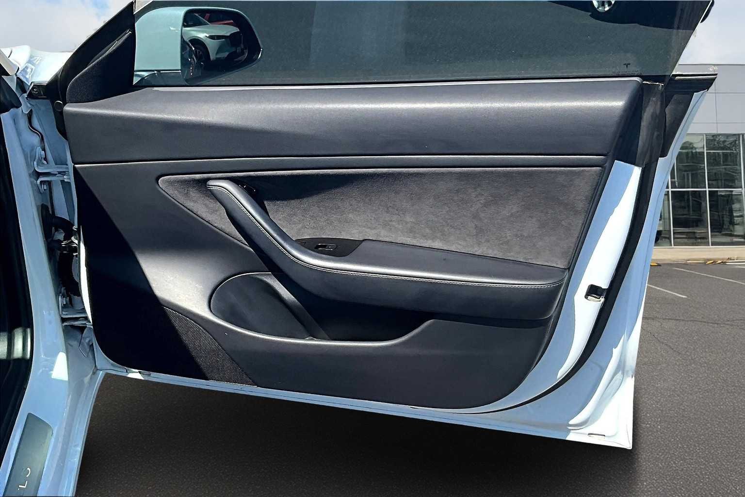 Thumbnail: 2018 Tesla Model 3 - 20