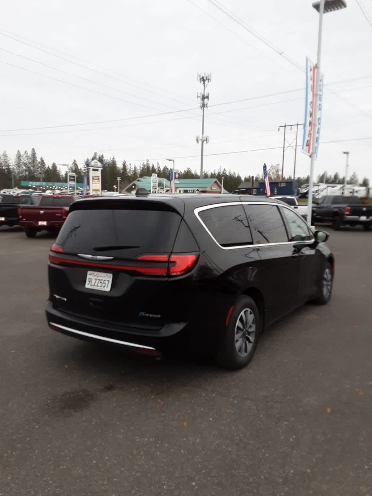 2024 Chrysler Pacifica Hybrid photo 4