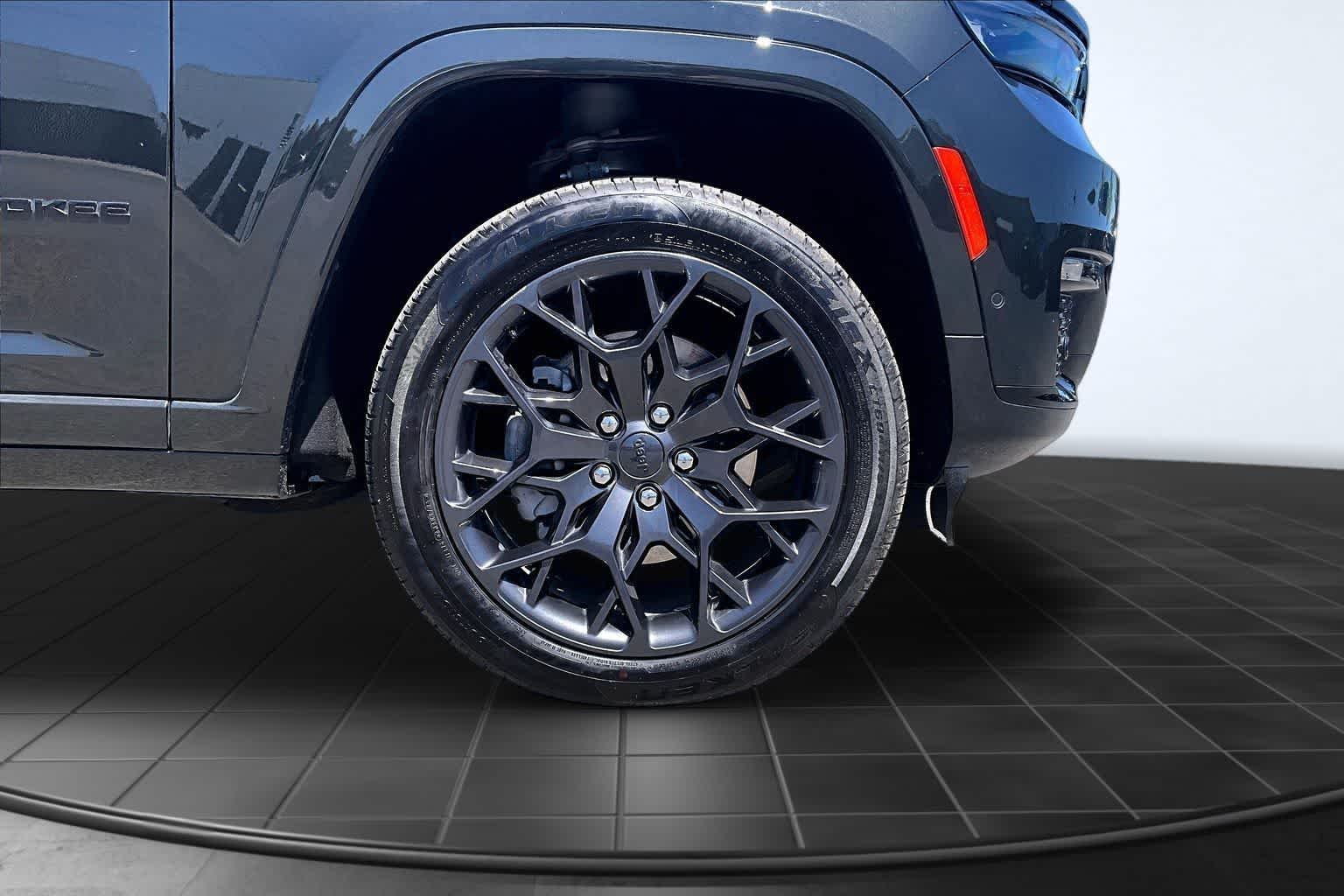 Thumbnail: 2023 Jeep Grand Cherokee L - 33