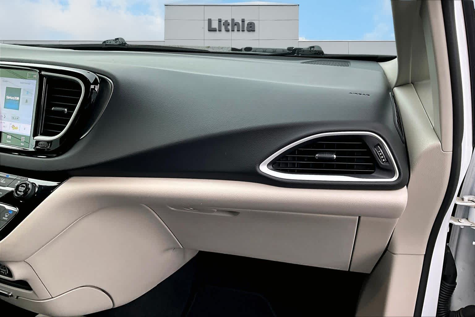 Thumbnail: 2024 Chrysler Pacifica - 24