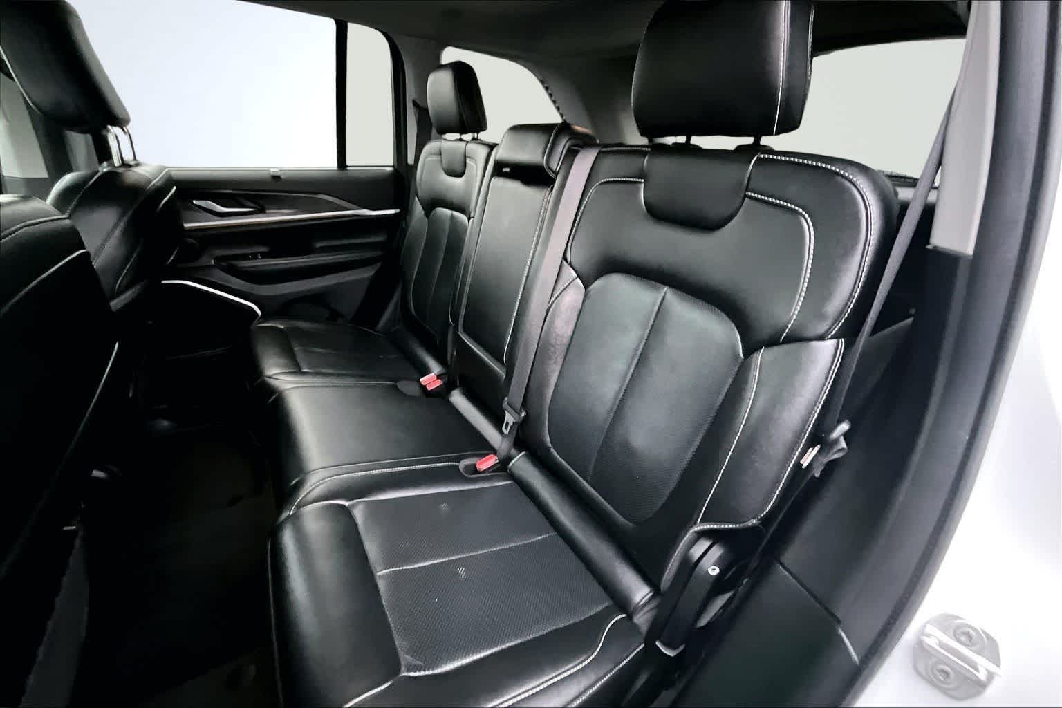 Thumbnail: 2022 Jeep Grand Cherokee - 13