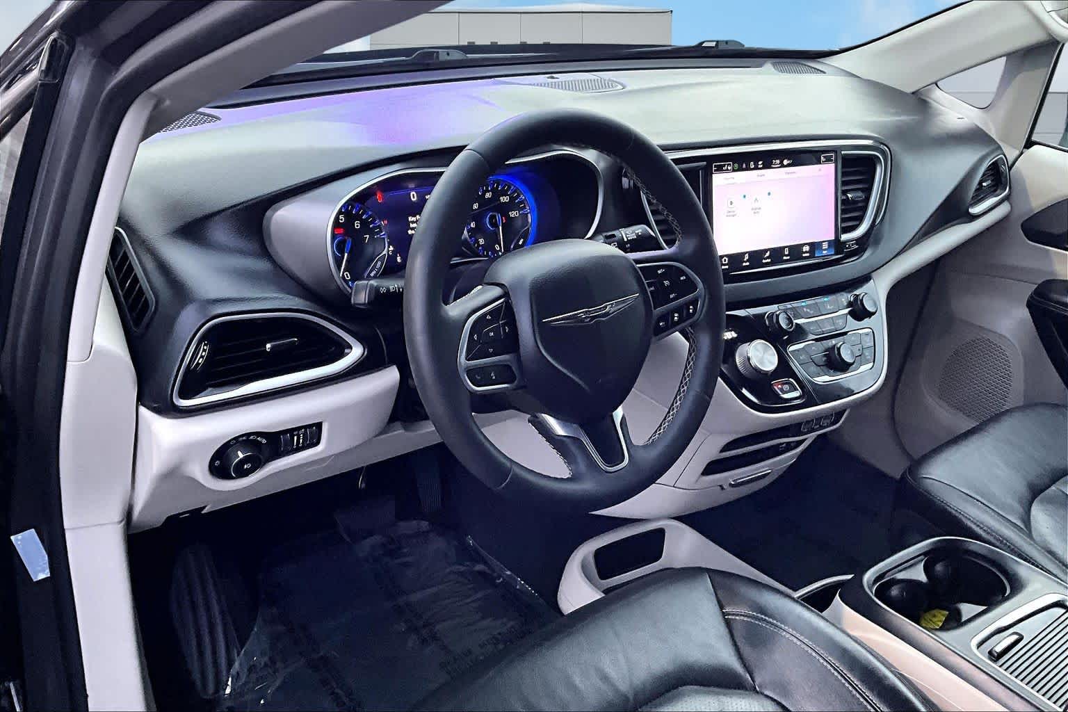 Thumbnail: 2022 Chrysler Pacifica - 2