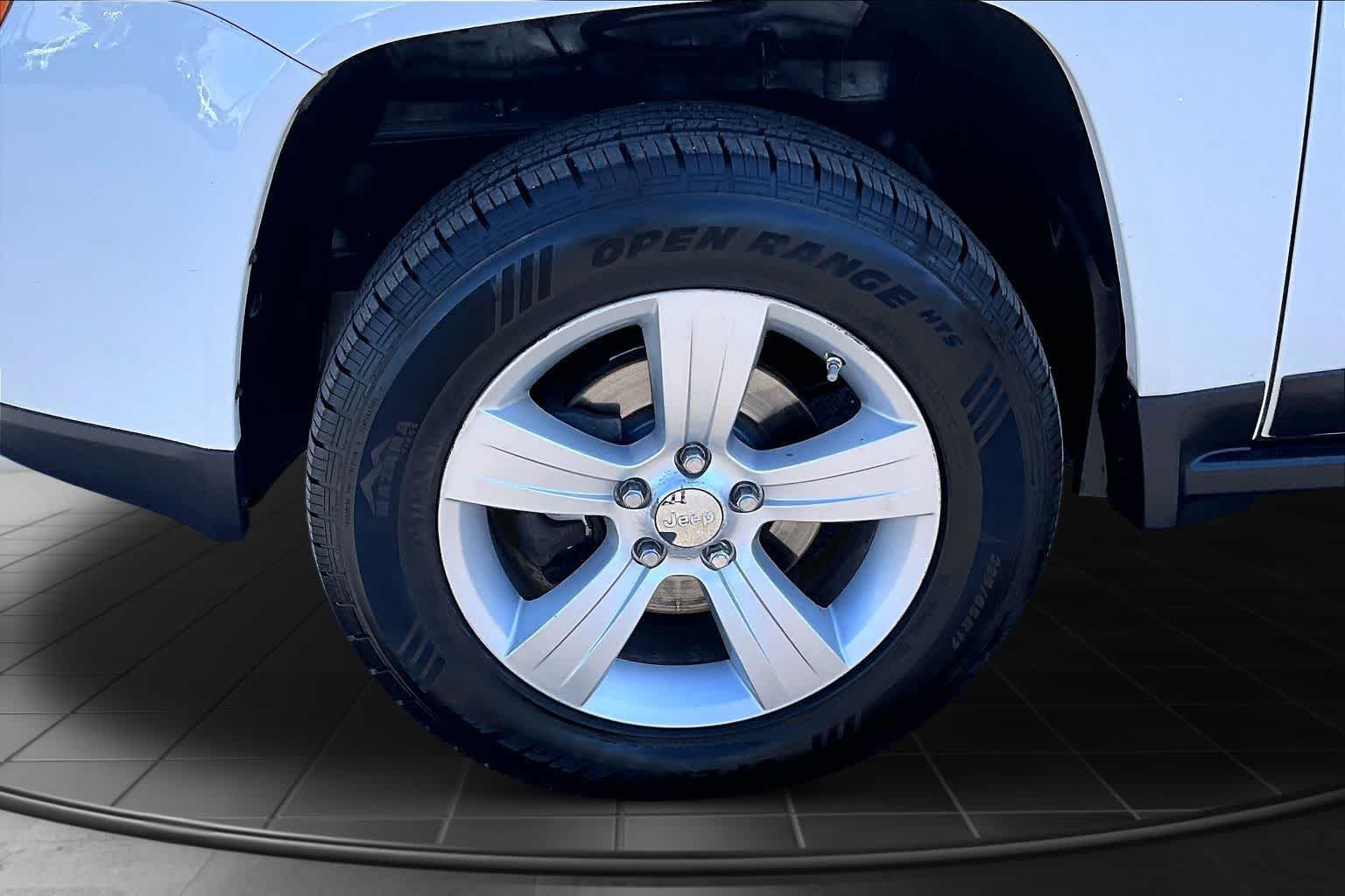 Thumbnail: 2012 Jeep Compass - 8
