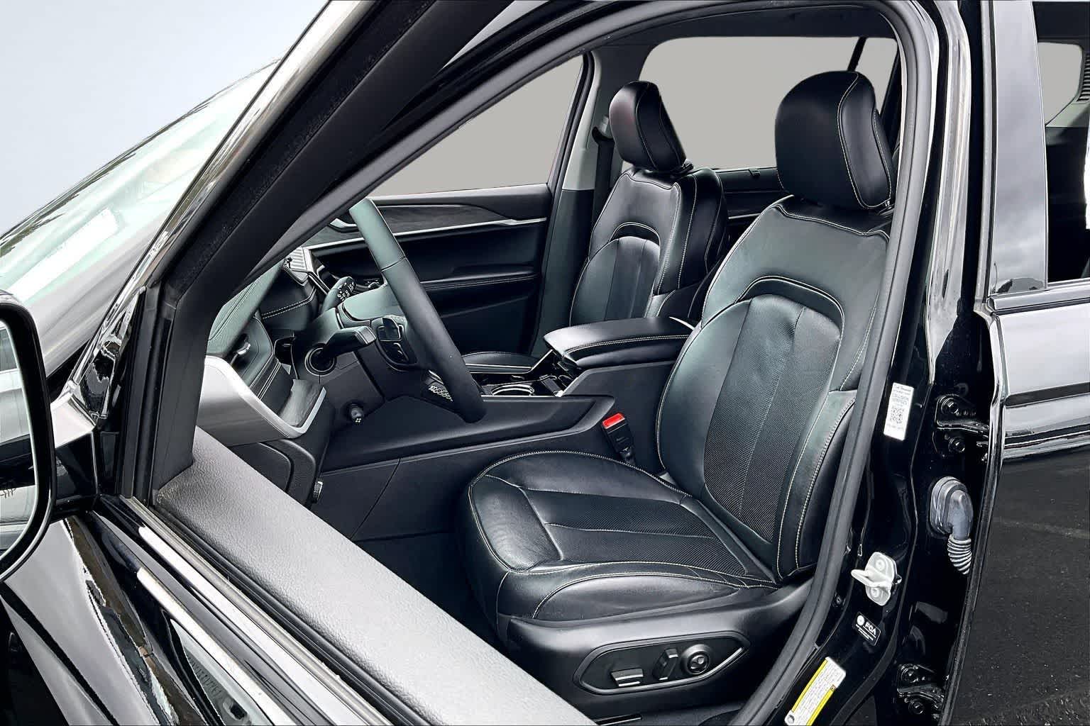 Thumbnail: 2023 Jeep Grand Cherokee L - 11