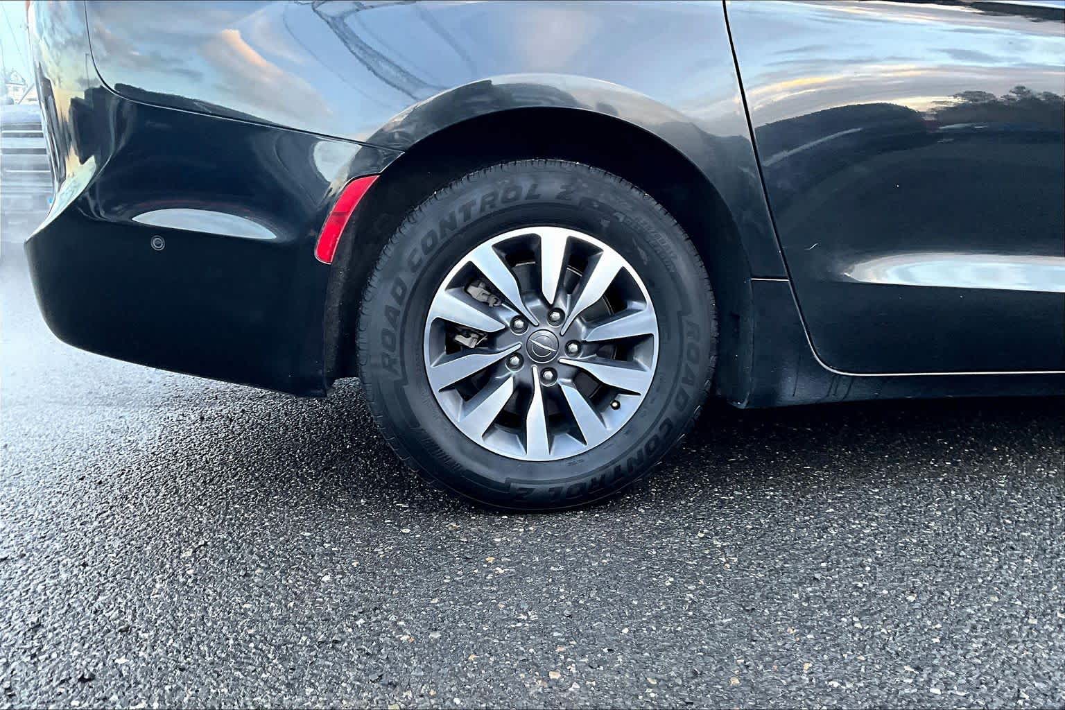 Thumbnail: 2021 Chrysler Pacifica - 35