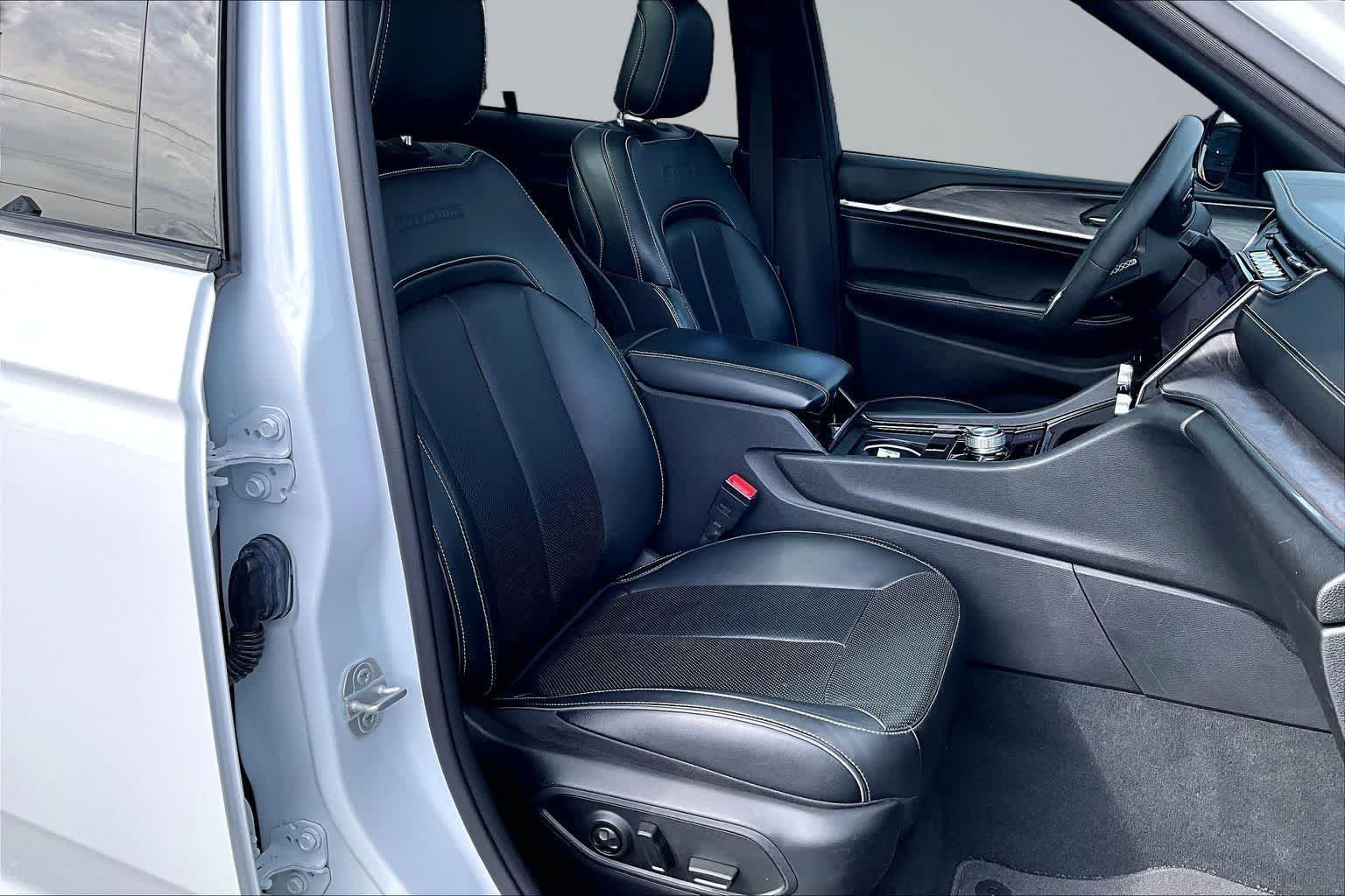 Thumbnail: 2022 Jeep Grand Cherokee - 13