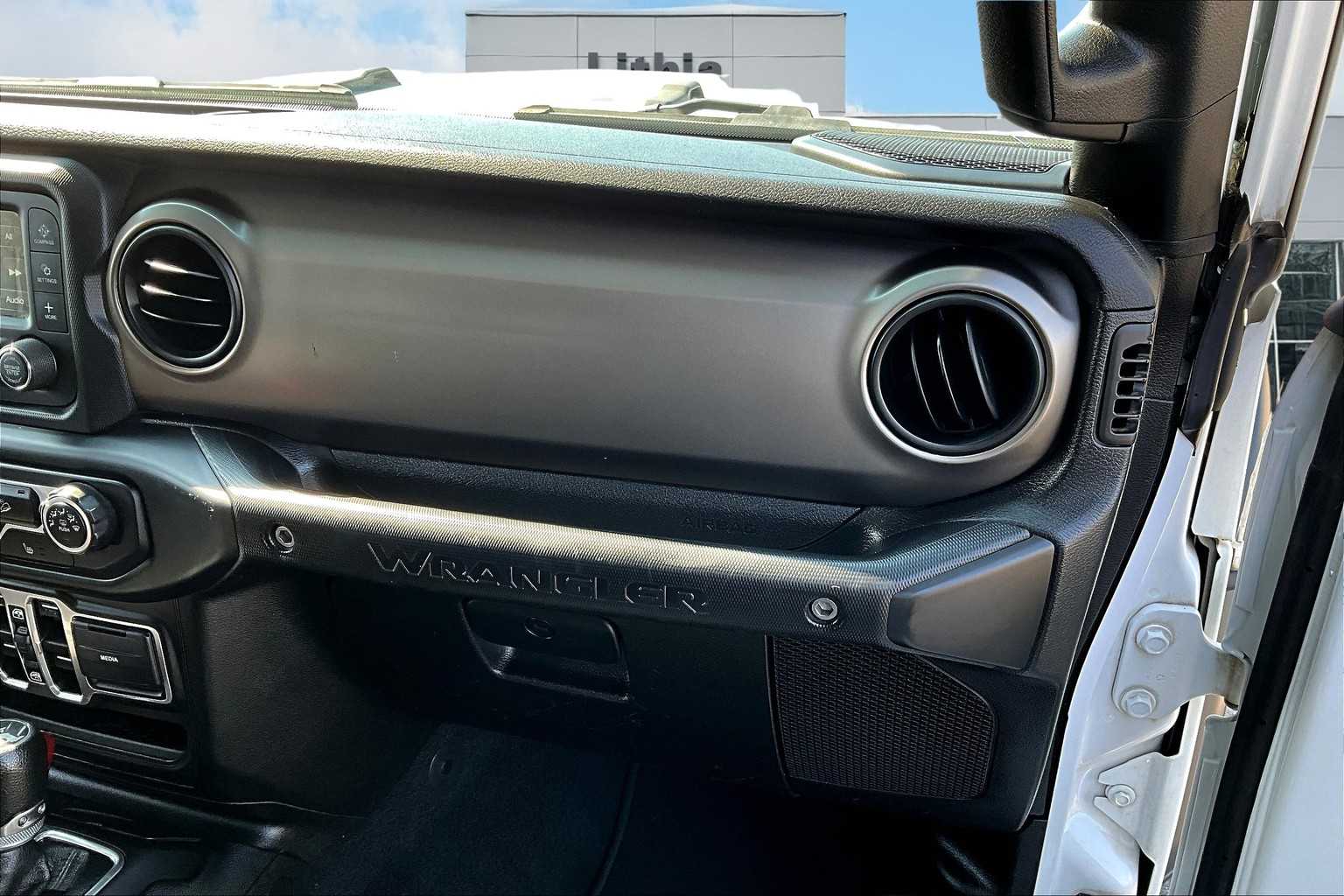 Thumbnail: 2018 Jeep Wrangler - 24