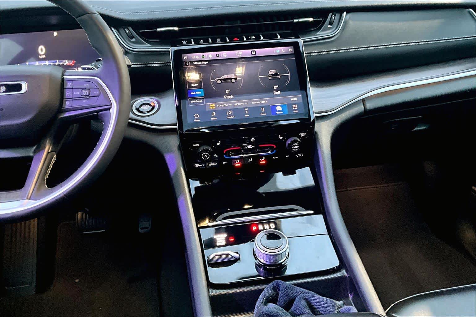 Thumbnail: 2024 Jeep Grand Cherokee - 16