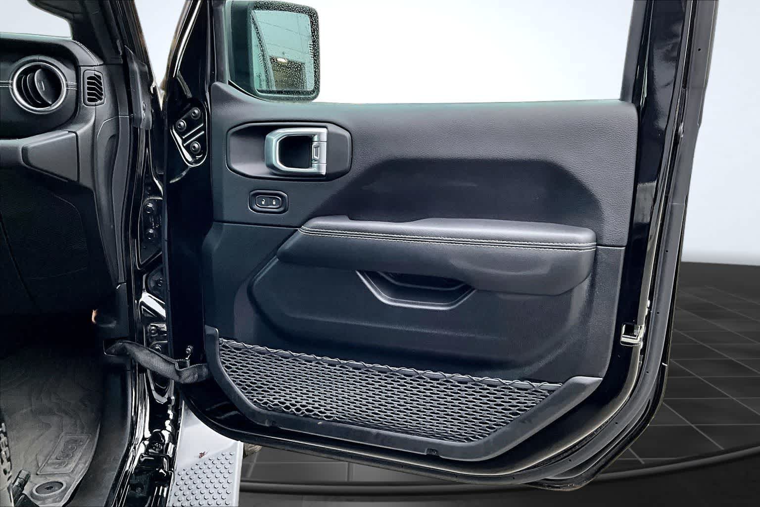 Thumbnail: 2023 Jeep Wrangler - 28