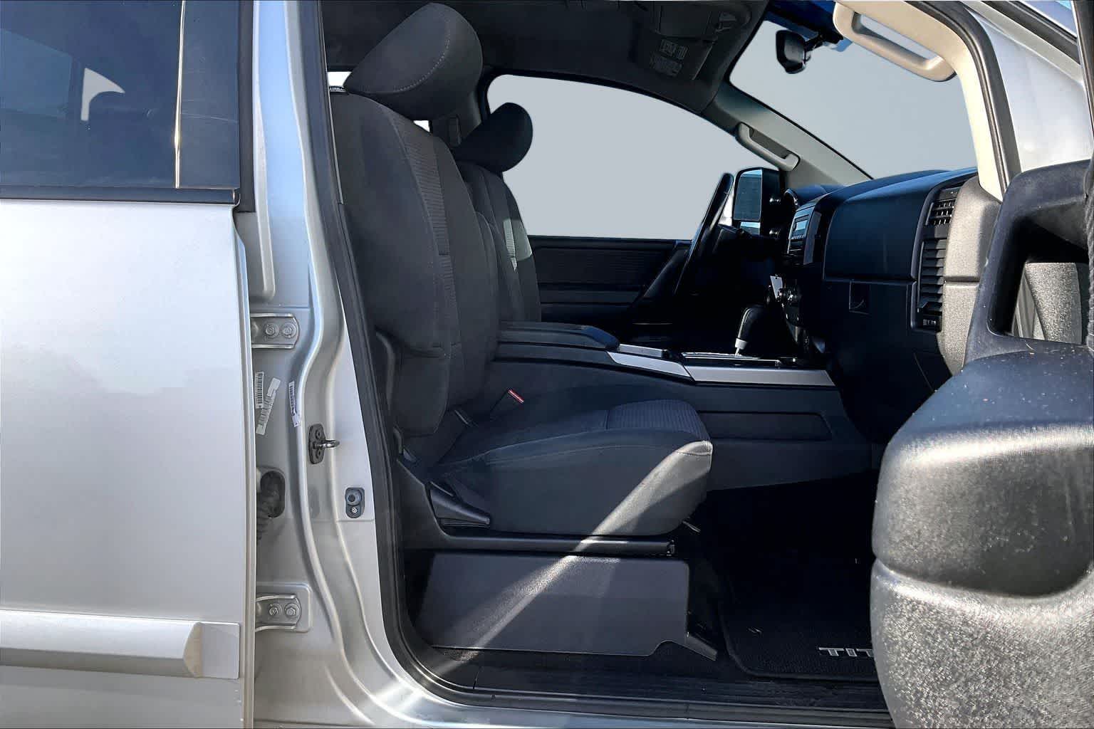 Thumbnail: 2012 Nissan Titan - 14