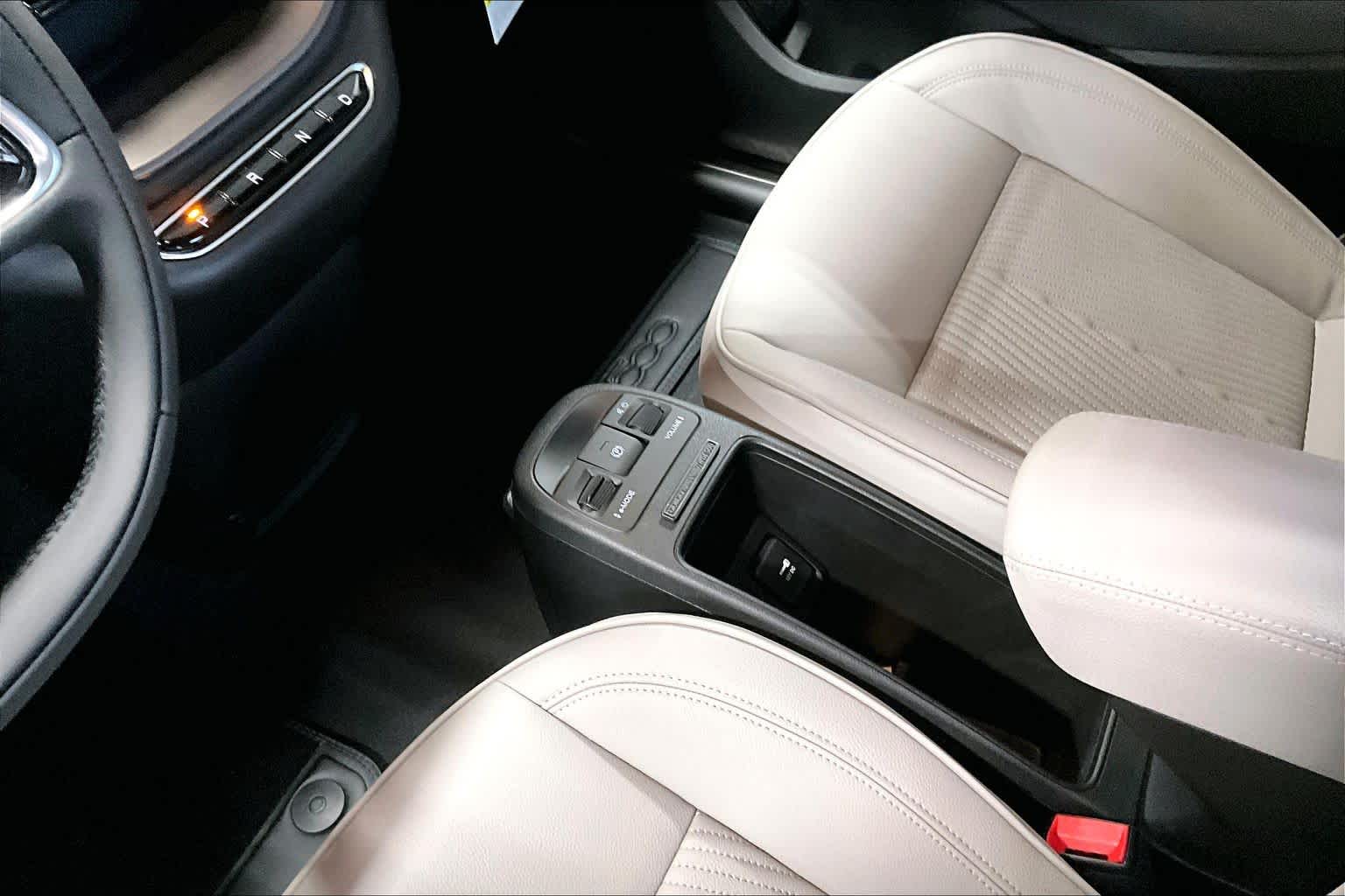 Thumbnail: 2025 Fiat 500e - 17