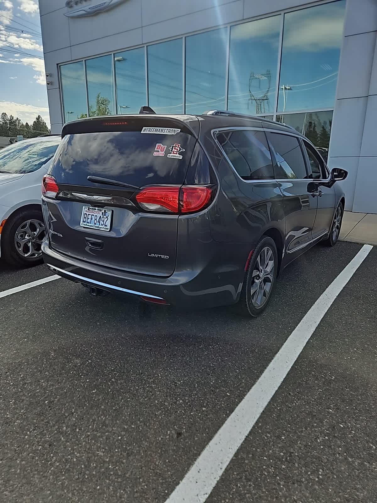 Thumbnail: 2017 Chrysler Pacifica - 4