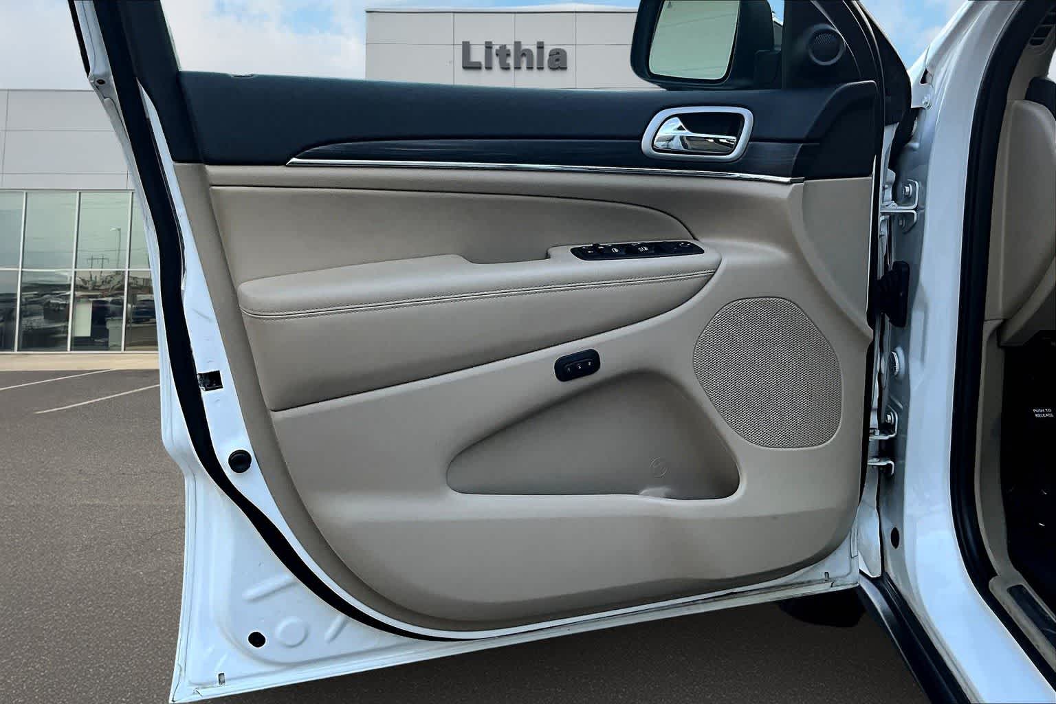 Thumbnail: 2021 Jeep Grand Cherokee - 28