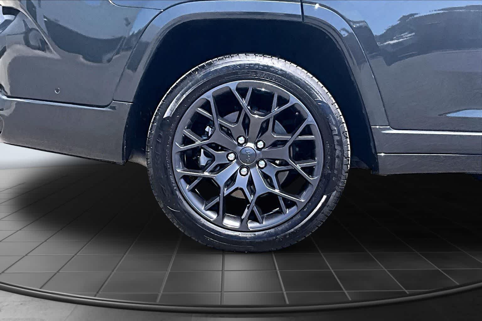 Thumbnail: 2023 Jeep Grand Cherokee L - 35