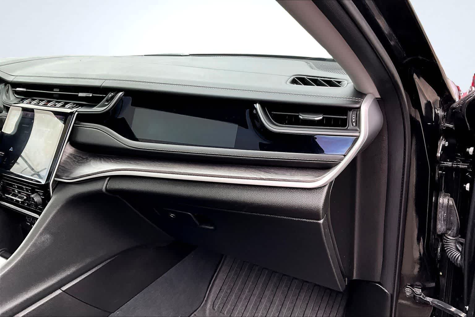 Thumbnail: 2022 Jeep Grand Cherokee - 24