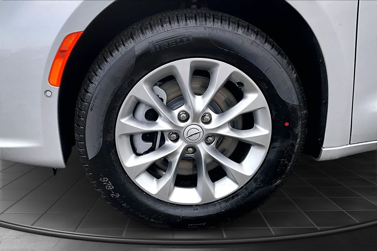 Thumbnail: 2026 Chrysler Pacifica - 8