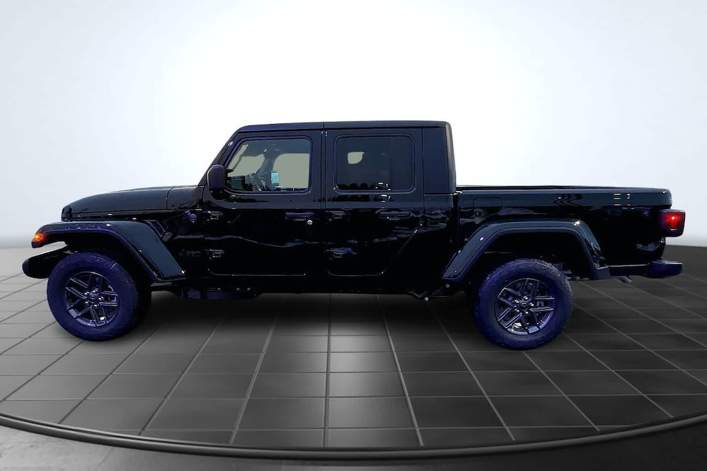 New 2026 Jeep Gladiator Sport S Pickup