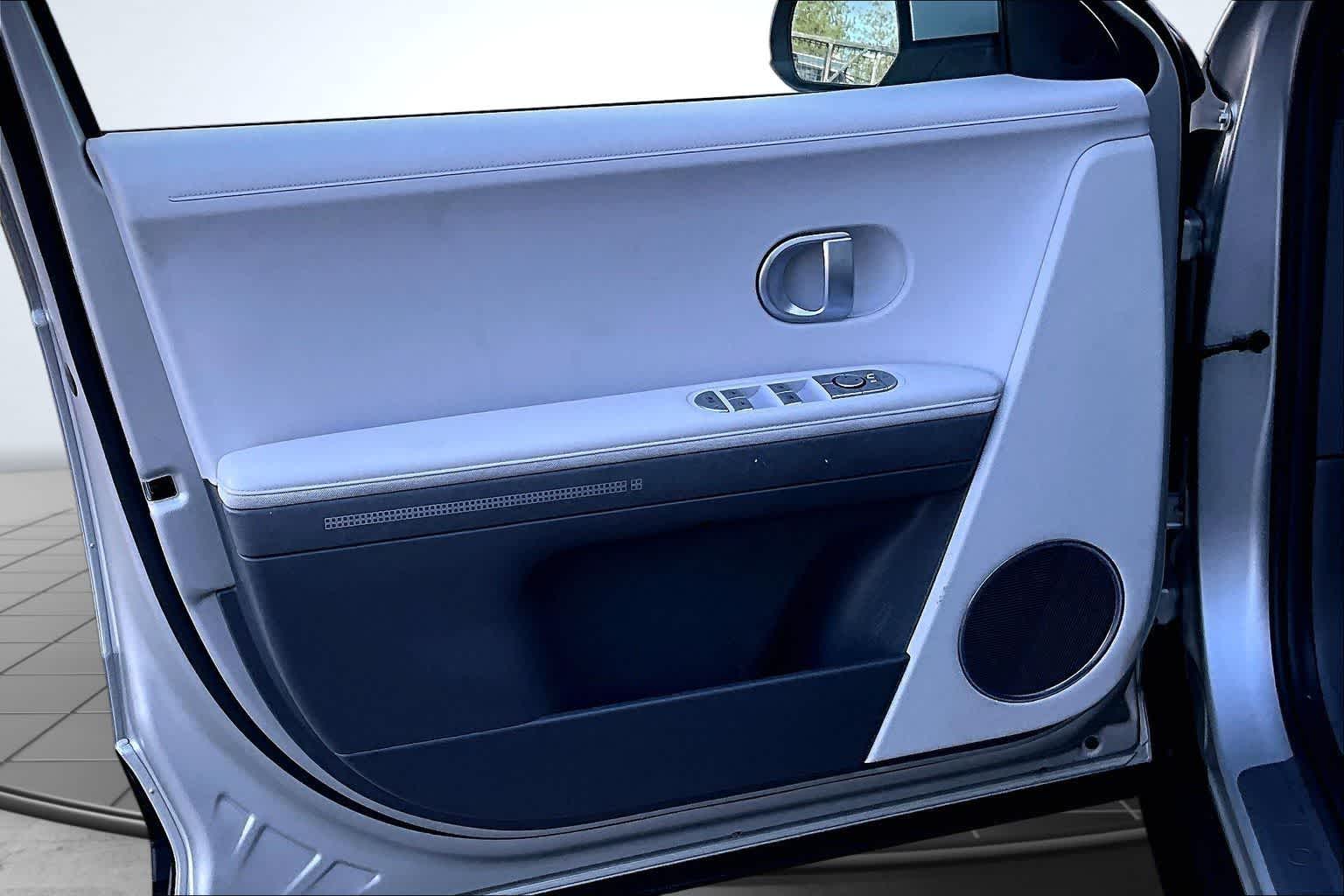 Thumbnail: 2023 Hyundai Ioniq 5 - 27