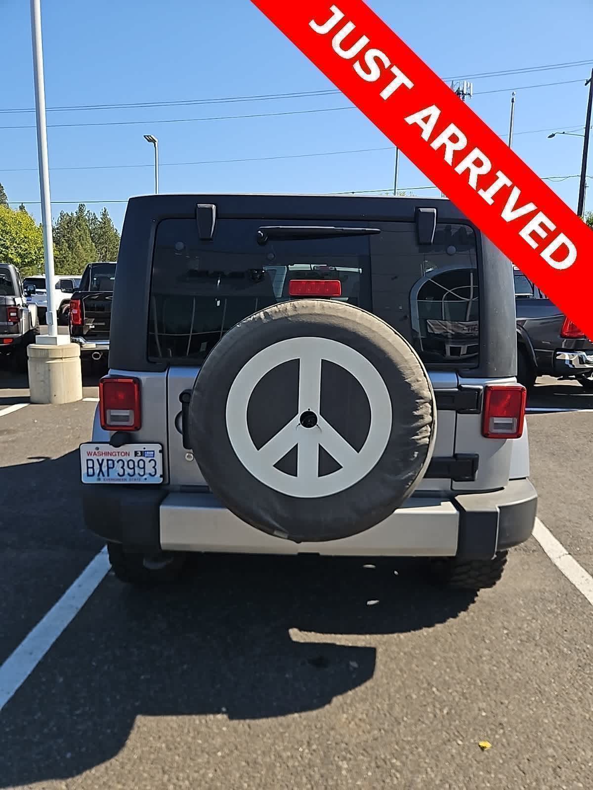 2014 Jeep Wrangler Unlimited Sahara photo 2